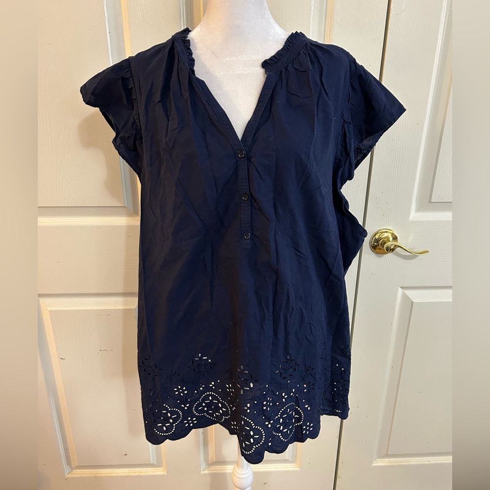 Lane Bryant navy cap sleeve tee with lace, size 22/24